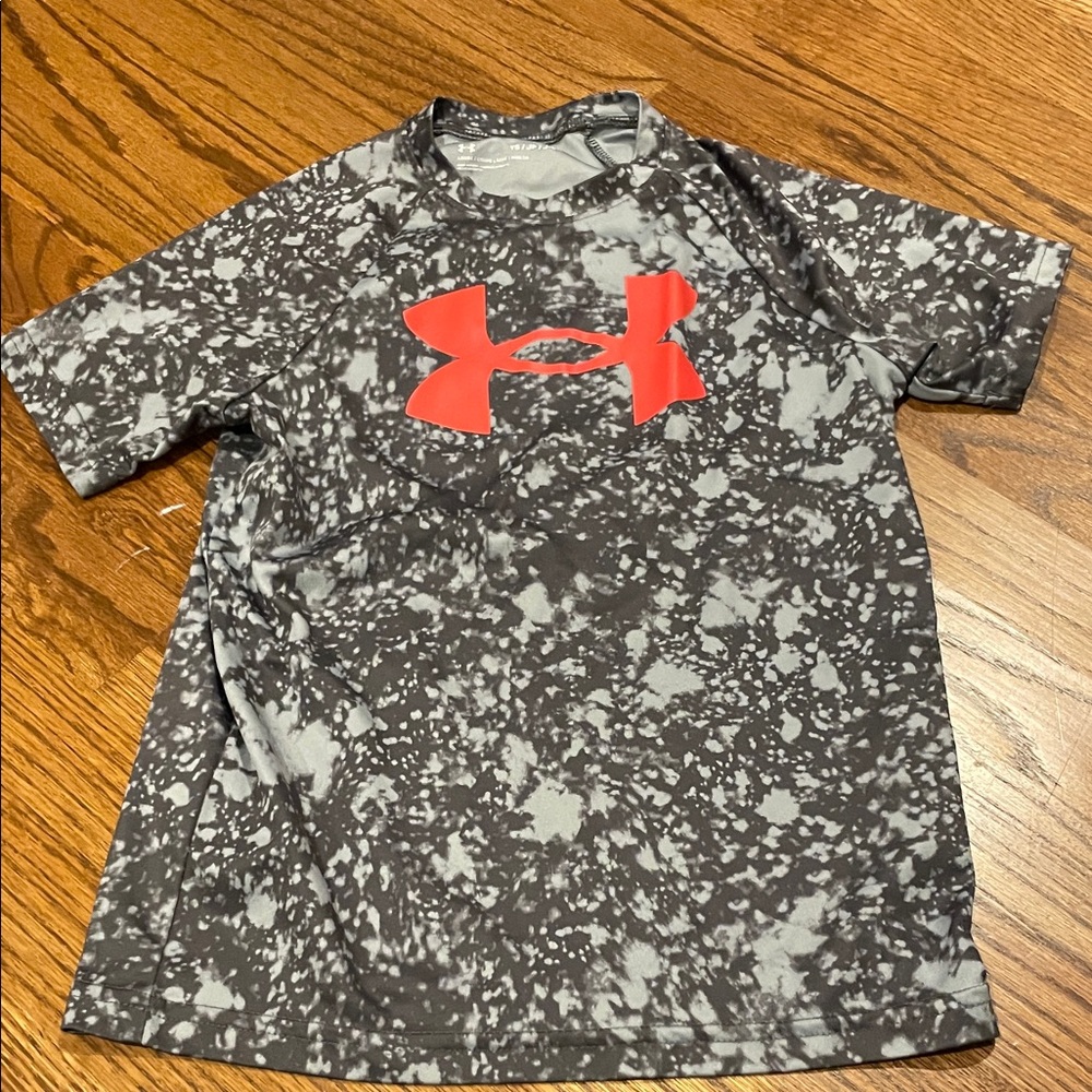 Under Armour Kids Speckled Gray and Red Tee